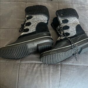 Khombu Black and Gray Snow Boots